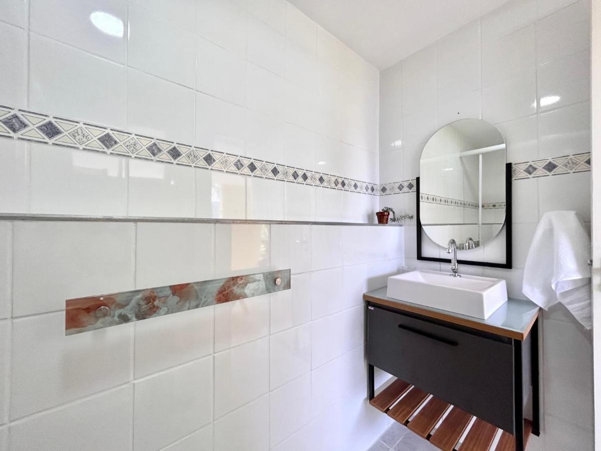 Twin Room Private External Bathroom